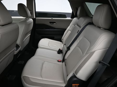 Used 2022 Nissan Pathfinder SL image 12