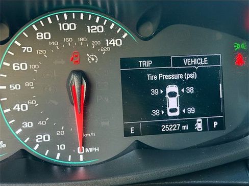 Used 2020 Chevrolet Trax LT w/ LT Convenience Package image 35