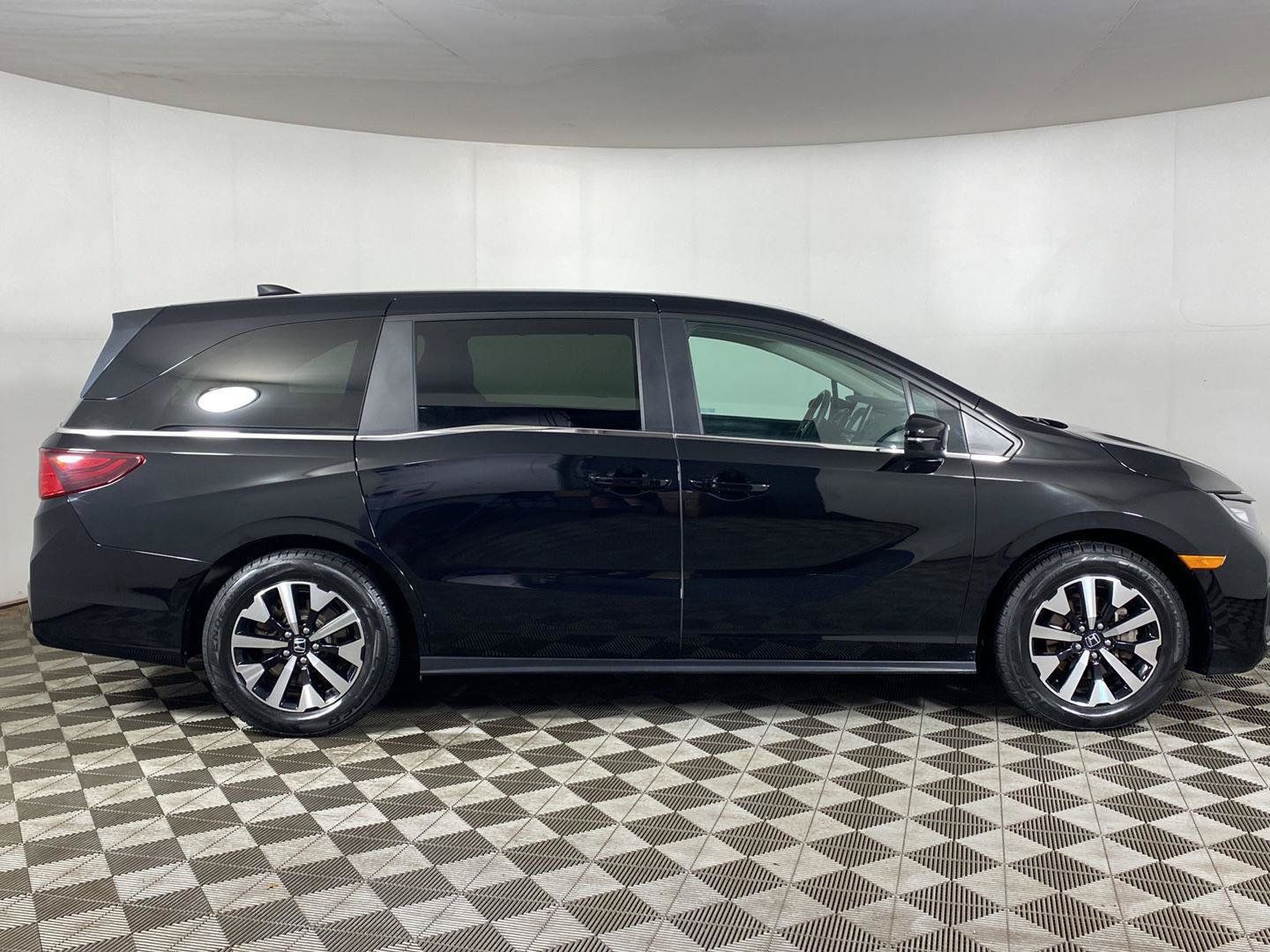 Used 2025 Honda Odyssey EX-L image 8