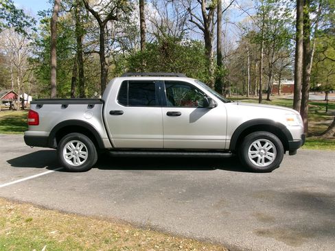 Used 2008 Ford Explorer Sport Trac XLT image 4