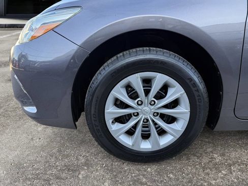 Used 2015 Toyota Camry LE image 21