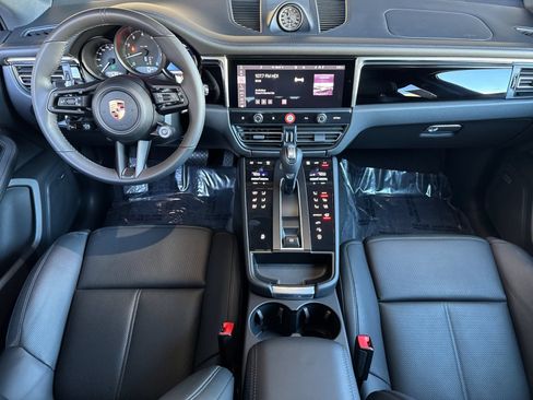 Certified 2026 Porsche Macan AWD/4WD image 6