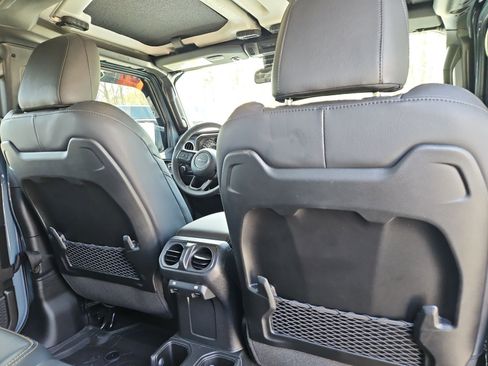 Used 2025 Jeep Gladiator Sport AWD/4WD image 18