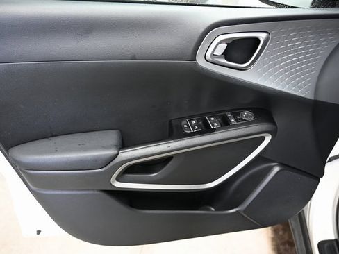 Used 2023 Kia Soul S image 25