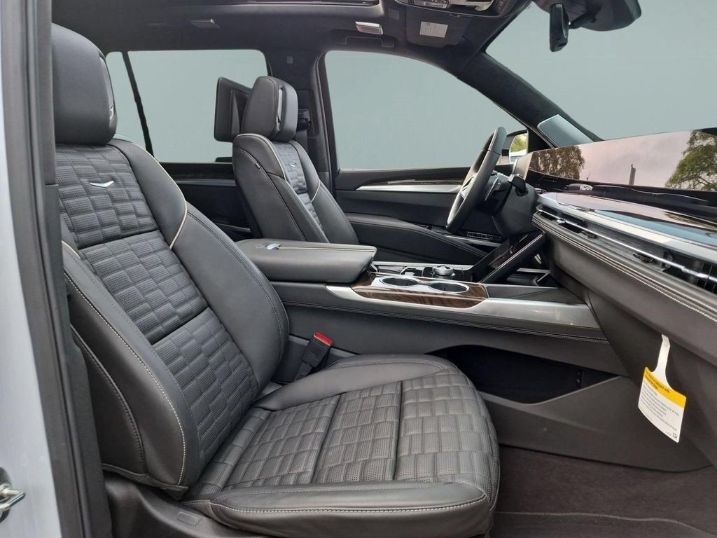 Certified 2026 Cadillac Escalade Platinum Sport w/ LPO, ONYX Package AWD/4WD image 28