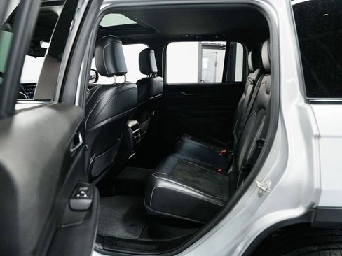 Used 2023 Jeep Grand Cherokee Altitude AWD/4WD image 30