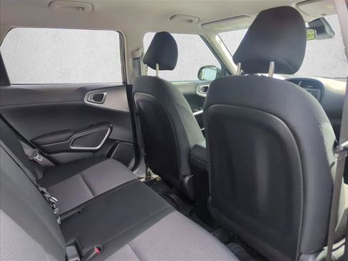 Used 2025 Kia Soul LX w/ LX Technology Package FWD image 25