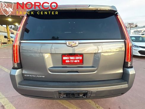 Used 2019 Cadillac Escalade ESV Luxury image 9