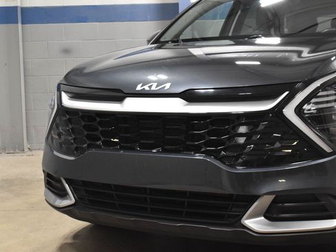 Used 2024 Kia Sportage EX FWD image 33