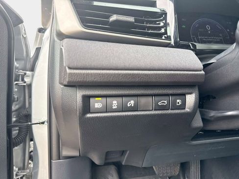 Used 2025 Toyota Camry LE w/ Convenience Package image 27