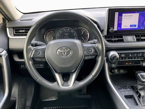 Used 2023 Toyota RAV4 XLE Premium image 5