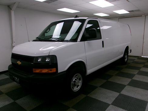 Used 2024 Chevrolet Express 3500 Extended w/ Driver Convenience Package RWD image 1