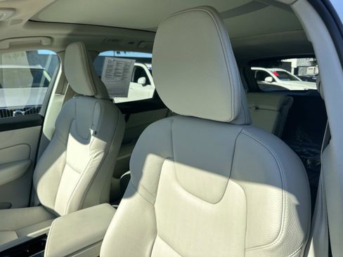 Certified 2025 Volvo XC60 T8 Core w/ Protection Package Premier image 19