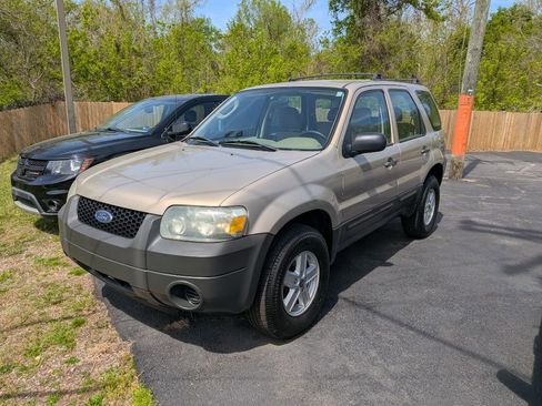 Used 2007 Ford Escape XLS FWD image 1