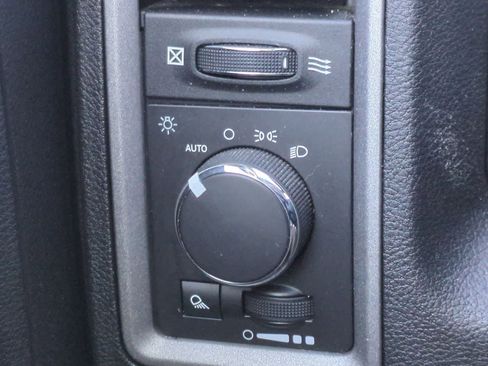 Used 2018 RAM 1500 ST w/ SXT Appearance Group AWD/4WD image 26