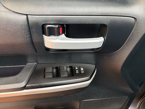 Used 2017 Toyota Tundra SR5 image 21