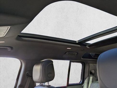 Used 2022 Land Rover Defender 110 XS Edition image 16