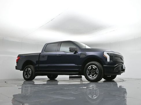 Used 2023 Ford F150 Lightning XLT image 4