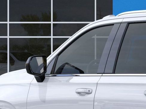 New 2026 Chevrolet Suburban LS image 12