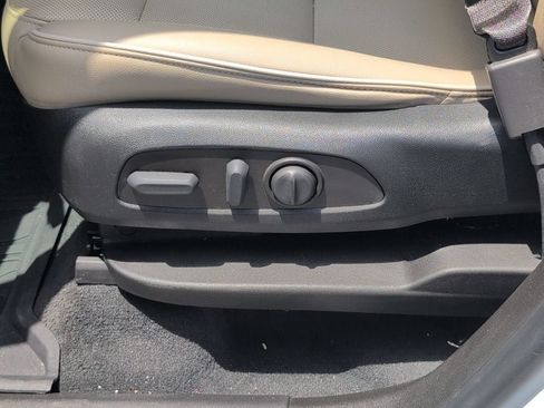 Used 2023 Chevrolet Traverse Premier FWD image 15