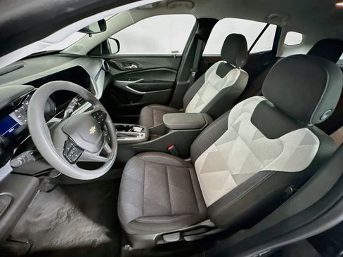 Used 2024 Chevrolet Trax LS w/ LS Convenience Package FWD image 13