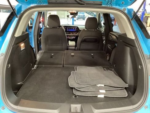 Used 2025 Chevrolet TrailBlazer LT w/ LT Cold Weather Package AWD/4WD image 15