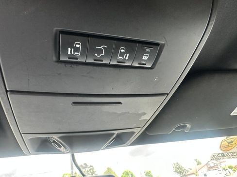 Used 2017 Dodge Grand Caravan SXT w/ Driver Convenience Group FWD image 20