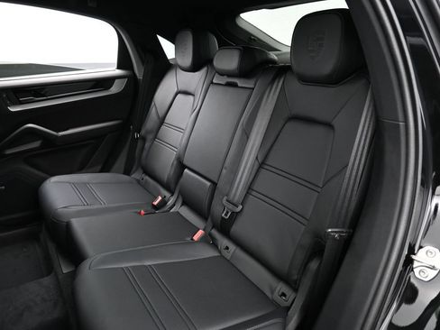 Certified 2025 Porsche Cayenne E-Hybrid Coupe AWD/4WD image 24