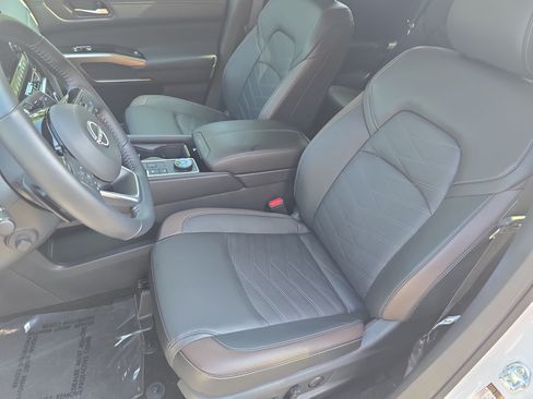 Used 2025 Nissan Pathfinder Platinum AWD/4WD image 16
