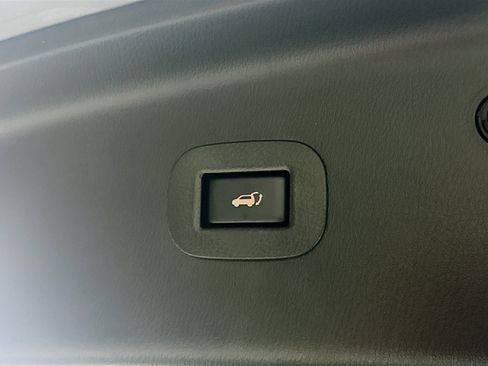 Used 2020 Nissan Armada SL w/ Premium Package image 7