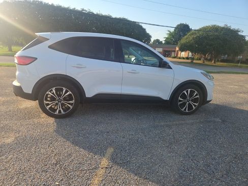 Used 2021 Ford Escape SE w/ SE Sport Appearance Package FWD image 14