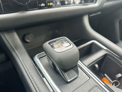 Used 2024 Nissan Pathfinder SV image 46