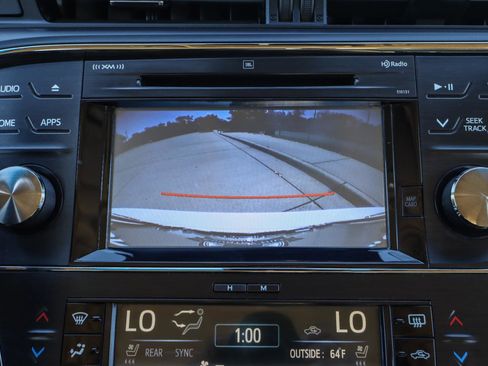 Used 2016 Toyota Avalon Limited image 9