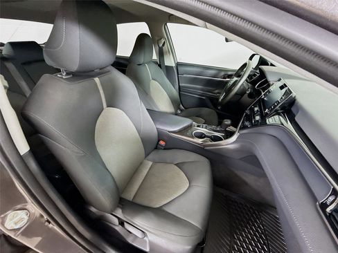 Used 2021 Toyota Camry LE FWD image 27