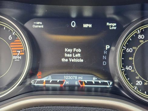Used 2017 Jeep Cherokee Limited AWD/4WD image 19