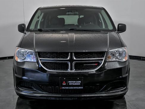 Used 2017 Dodge Grand Caravan SE image 4