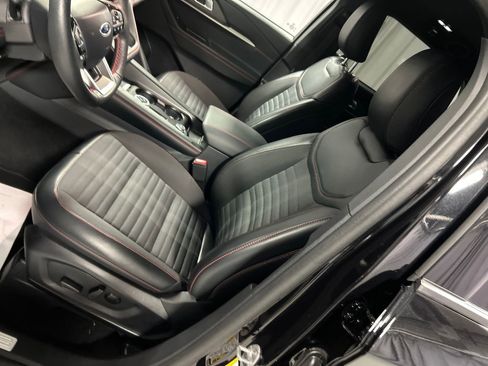 Used 2025 Ford Explorer ST-Line w/ ST-Line Street Pack image 12