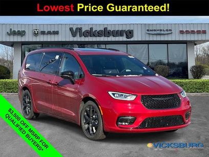 New 2026 Chrysler Pacifica Limited w/ Uconnect Theater Family Group