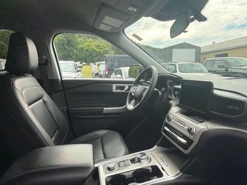 Used 2023 Ford Explorer XLT w/ Equipment Group 202A AWD/4WD image 30