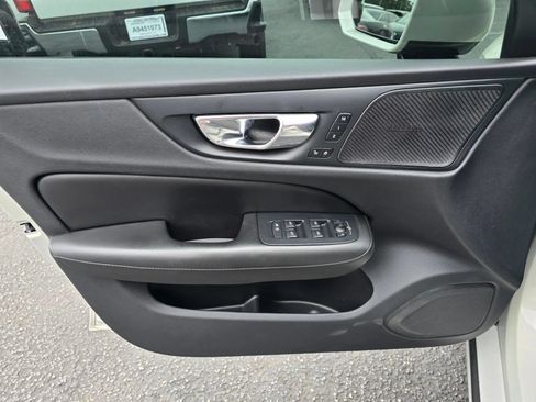 Used 2019 Volvo S60 T5 Momentum w/ Multimedia Package FWD image 20