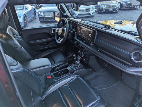 Used 2024 Jeep Wrangler High Altitude AWD/4WD image 32