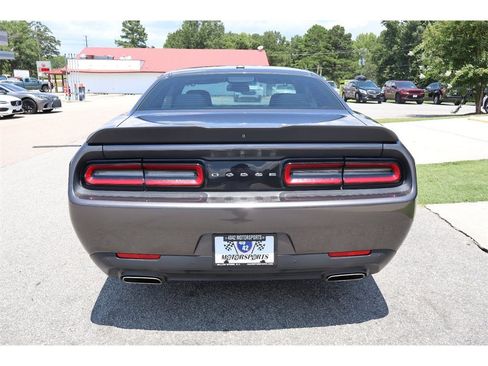 Used 2019 Dodge Challenger SXT w/ Driver Convenience Group RWD image 4