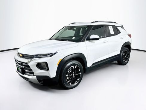 Used 2023 Chevrolet TrailBlazer LT FWD image 3