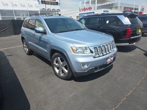 Used 2013 Jeep Grand Cherokee Overland w/ Advance Technology Group AWD/4WD image 2
