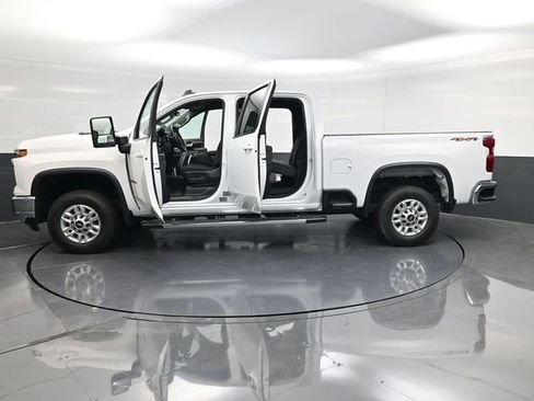 Used 2025 Chevrolet Silverado 2500 LT w/ Convenience Package image 56