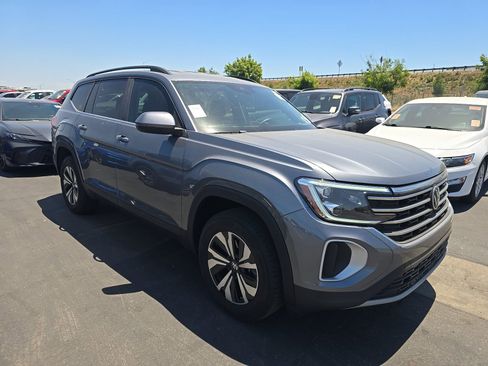 Used 2024 Volkswagen Atlas SE FWD image 4