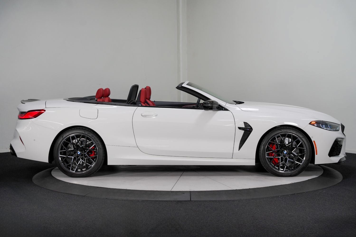 Used 2025 BMW M8 Competition w/ M Carbon Exterior Package AWD/4WD image 9