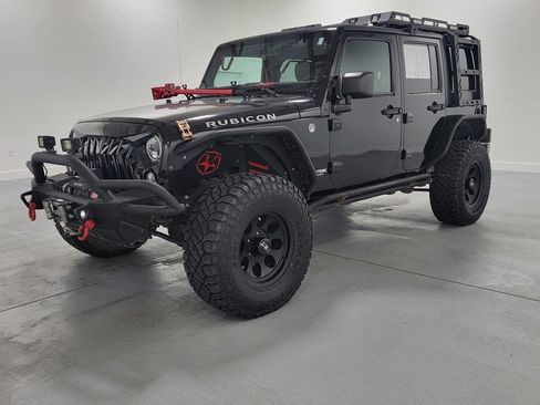 Used 2018 Jeep Wrangler Unlimited Rubicon w/ Connectivity Group image 4