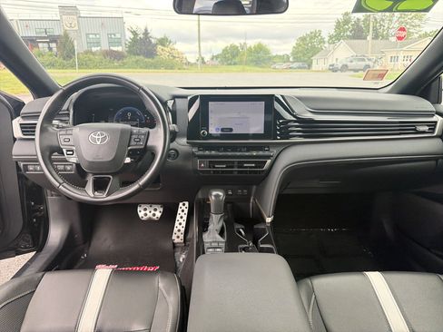 Used 2025 Toyota Camry SE FWD image 14