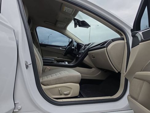 Used 2017 Ford Fusion SE FWD image 25